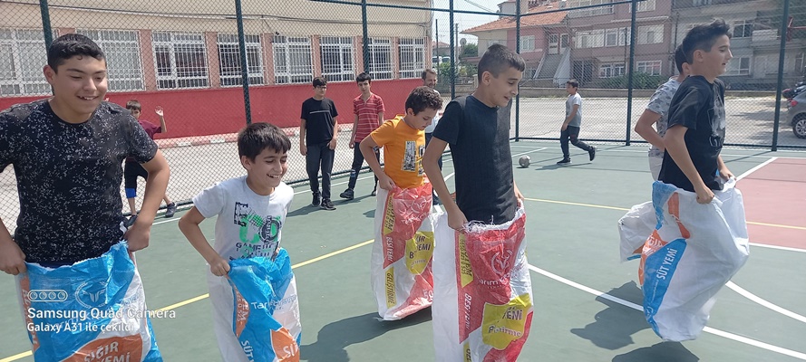 Tavşanlı’da hafızlar yıl sonu töreninde eğlendi