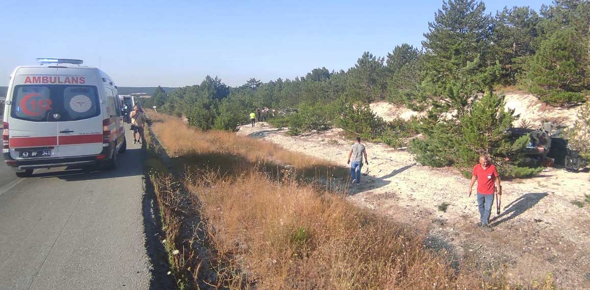 Kütahya'da iki otomobil devrildi, yaralılar var