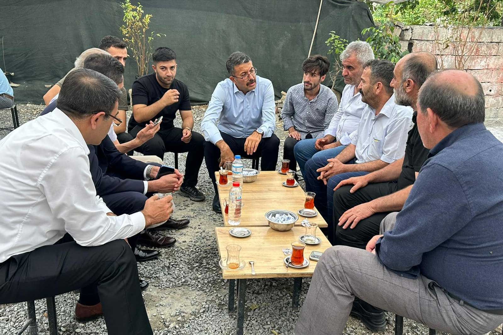 Hakkari'ye atanan Kütahya'nın sevilen valisi Ali Çelik görevine başladı