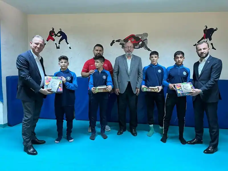 AKP Kütahya Milletvekili Bayırcı’dan şampiyon güreşçilere ziyaret