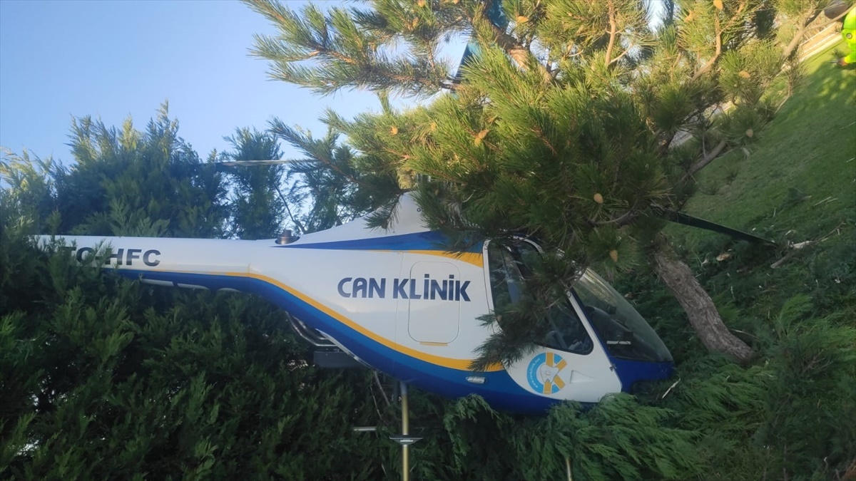 Afyonkarahisarda helikopter otel bahçesine düştü (2)