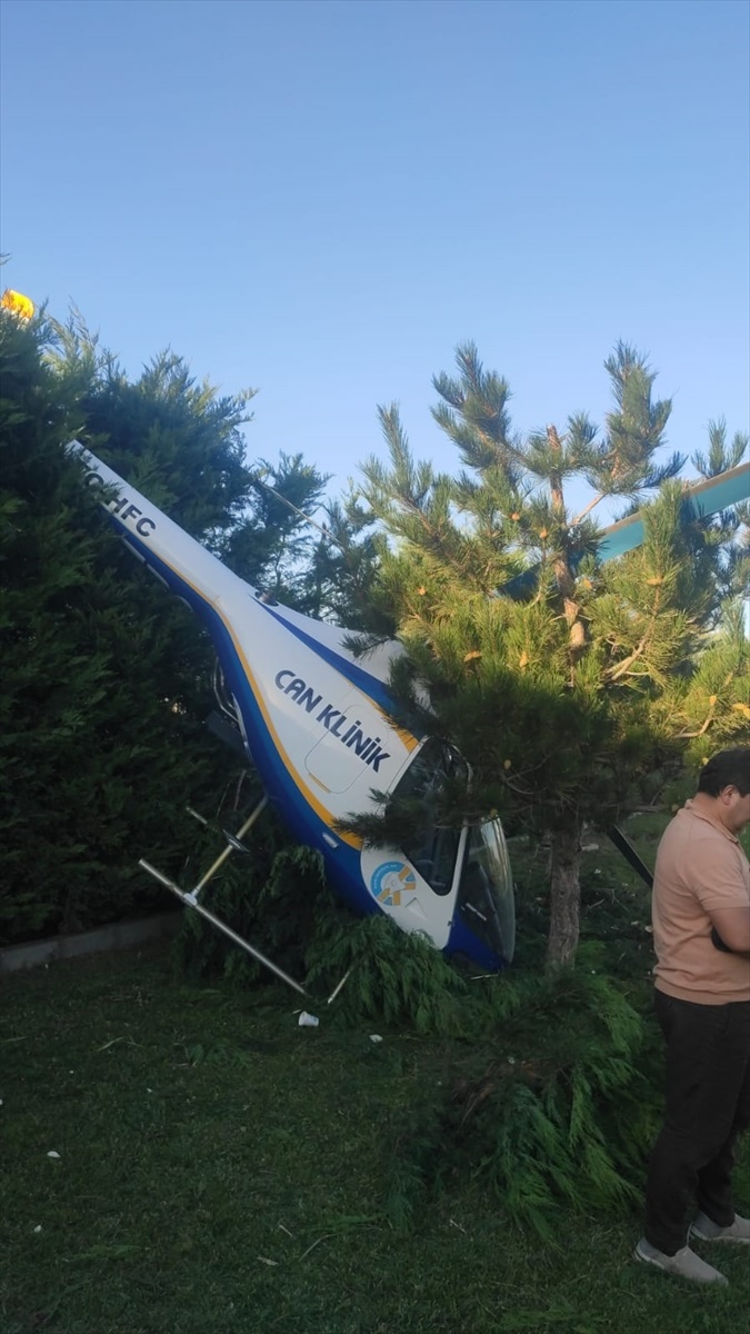 Afyonkarahisarda helikopter otel bahçesine düştü (2)