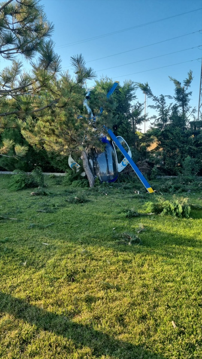 Afyonkarahisarda helikopter otel bahçesine düştü (2)