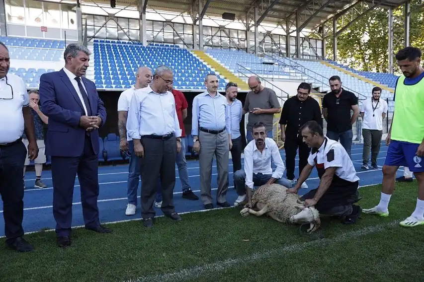 Belediye Kütahyaspor ’da yeni sezon öncesi kurban kesildi