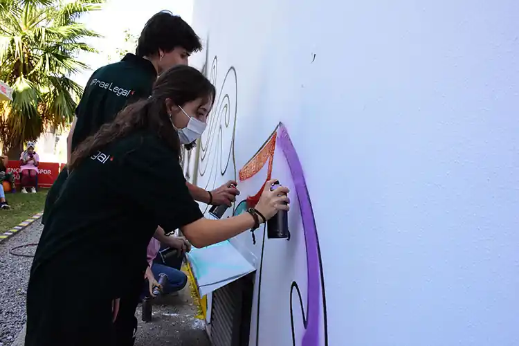 Gönüllüler depremlerden etkilenen kentleri grafitilerle süsleyecek