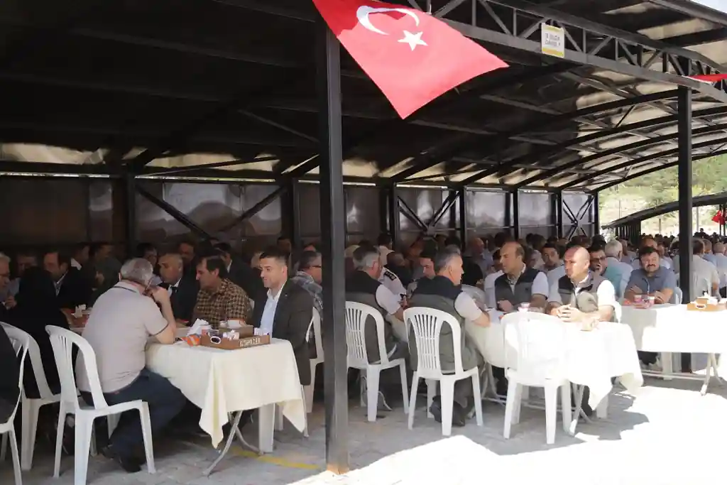 Kütahya’da Karacabey, şehit Yıldırım’ın ailesi ile buluştu