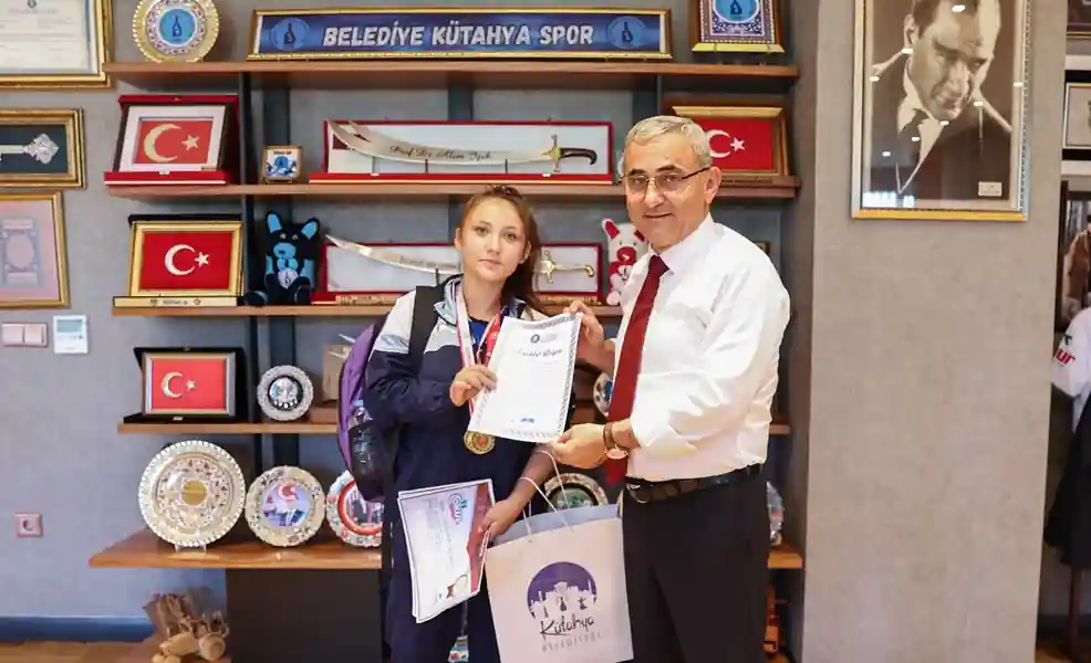 Kütahya’da şampiyon özel sporculara teşekkür belgesi