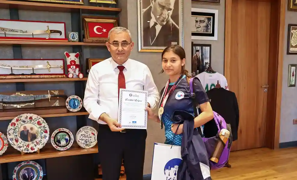 Kütahya’da şampiyon özel sporculara teşekkür belgesi