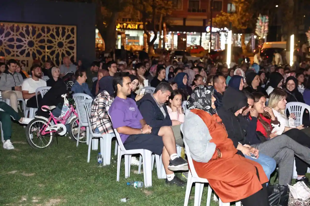 Kütahyalı vatandaşlar, Gülen Gözler filminde buluştu