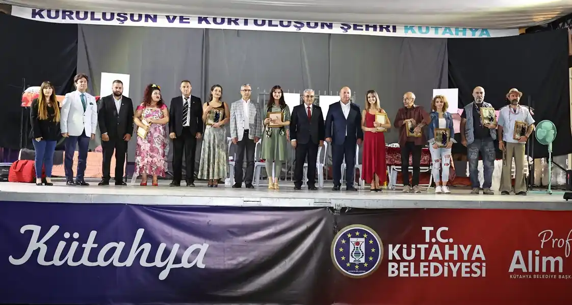 Kütahyalılar tiyatroda buluştu