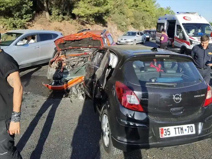 Muğla'da iki otomobilin çarpıştı 1 ölü