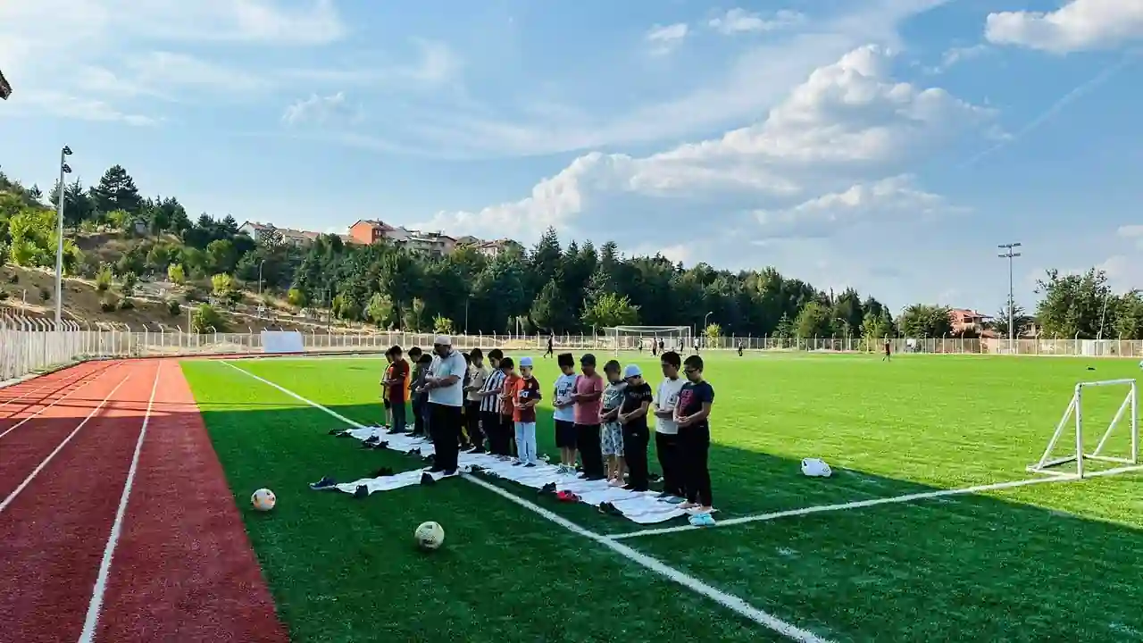 Simav’da genç hafız adayları sporla eğlendi