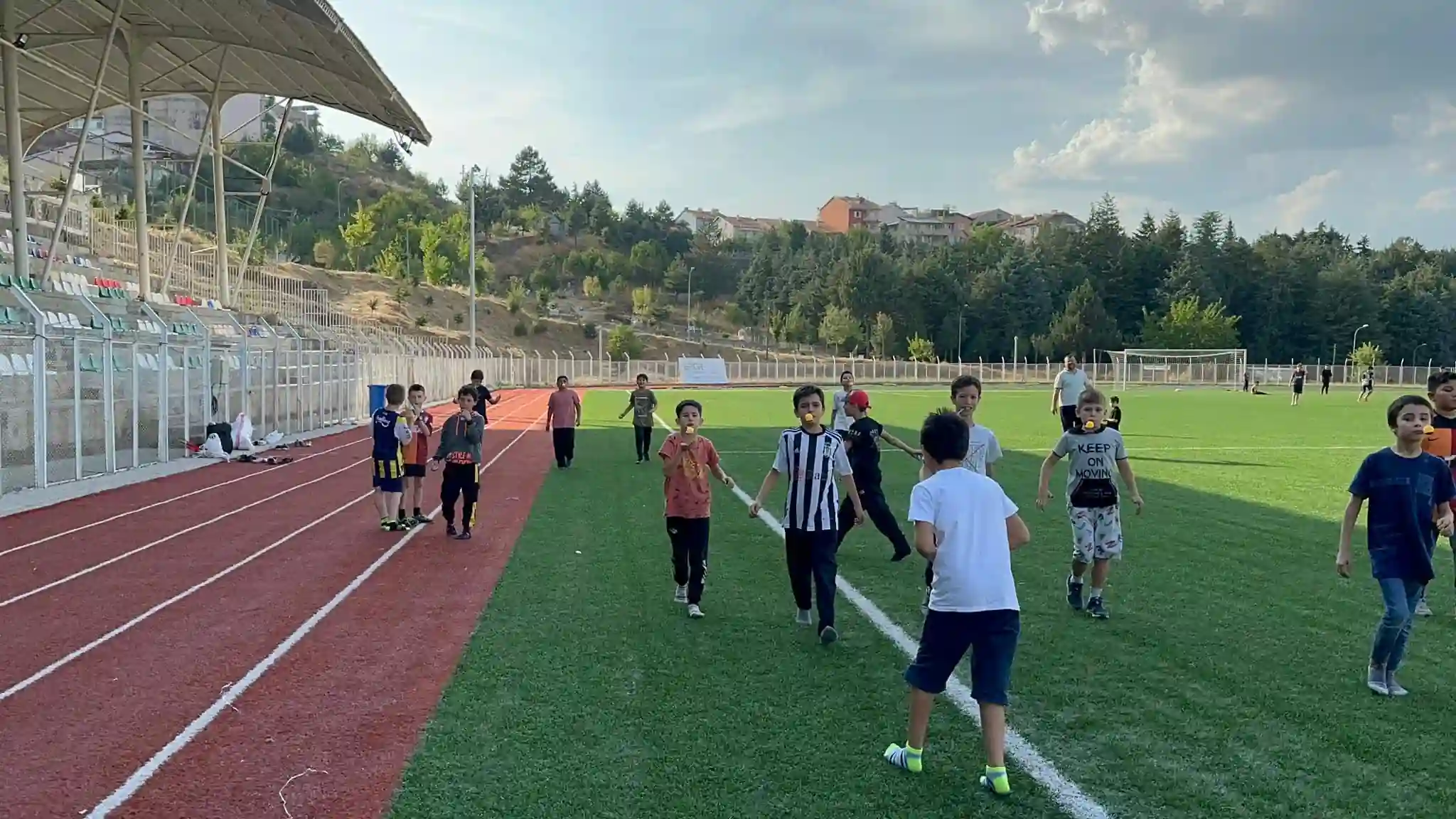 Simav’da genç hafız adayları sporla eğlendi