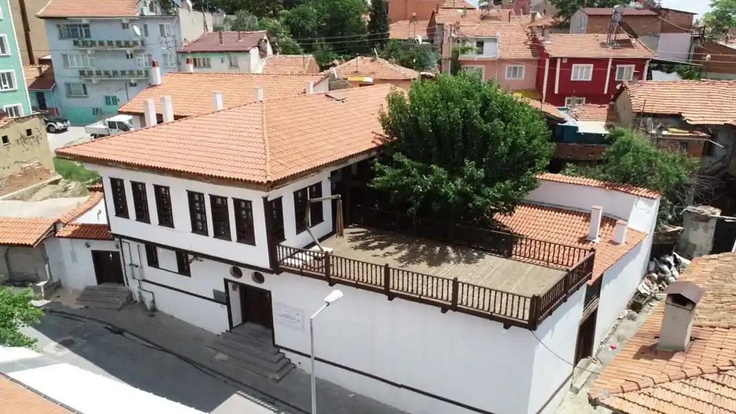 Uşak Dokur Evi