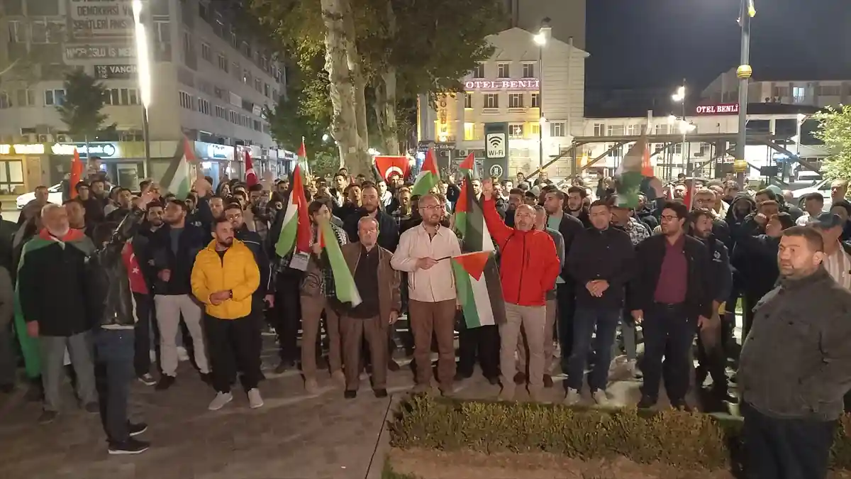 Kütahya'da İsrail'in hastaneye saldırısı protesto edildi