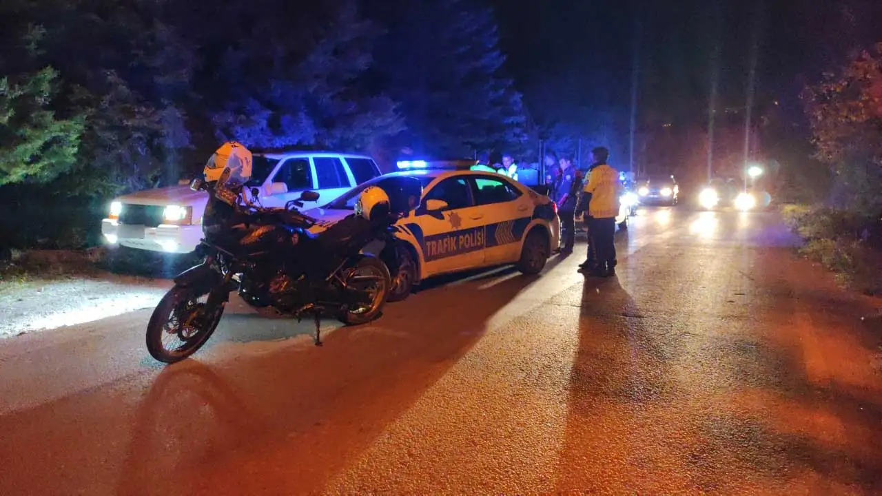 Kütahya’da alkollü sürücü polisi alarma geçirdi