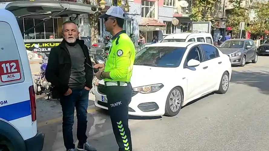 Kütahya'da kural ihlali yapan araçtaki şahıs polise zorluk çıkardı