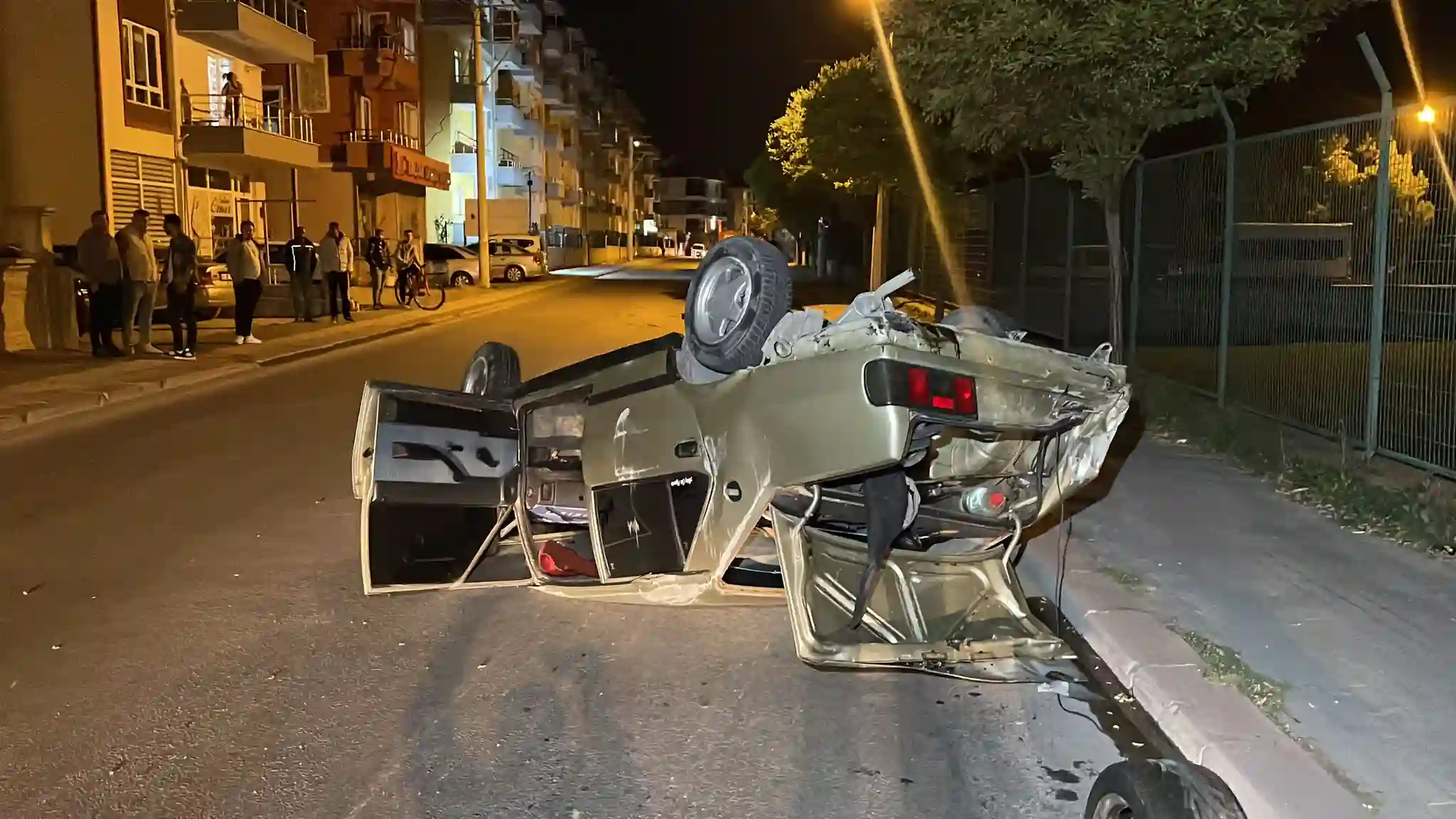 Kütahya’da TOFAŞ otomobil takla atarak devrildi