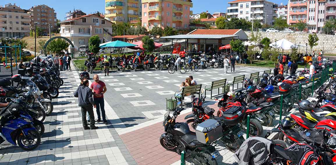 Motosiklet tutkunları Demirci'de buluştu