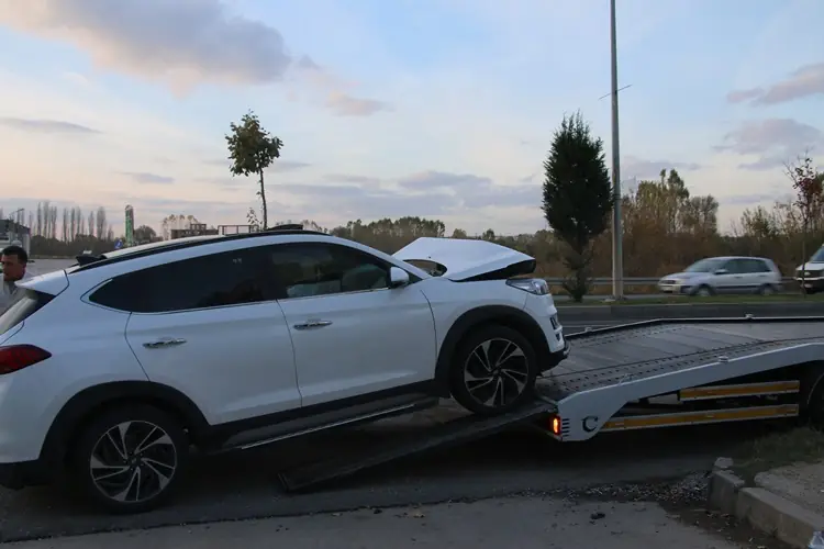 Kütahya’da takla atan otomobildeki 2 kişi yaralandı