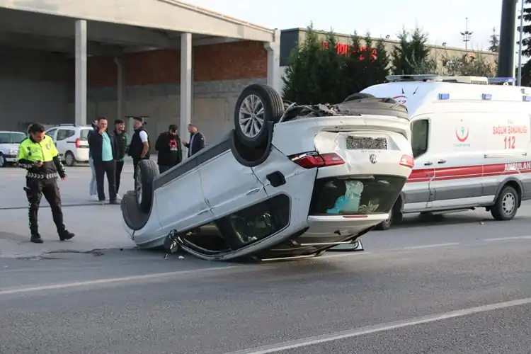 Kütahya’da takla atan otomobildeki 2 kişi yaralandı