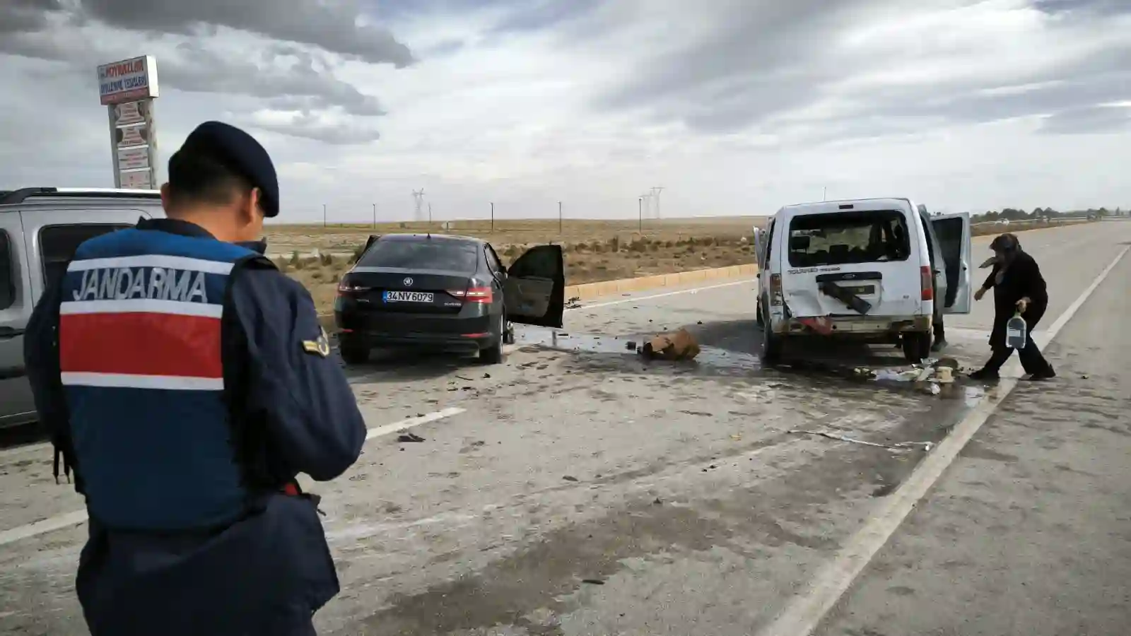 Kütahya'da iki araç çarpıştı, yaralılar var