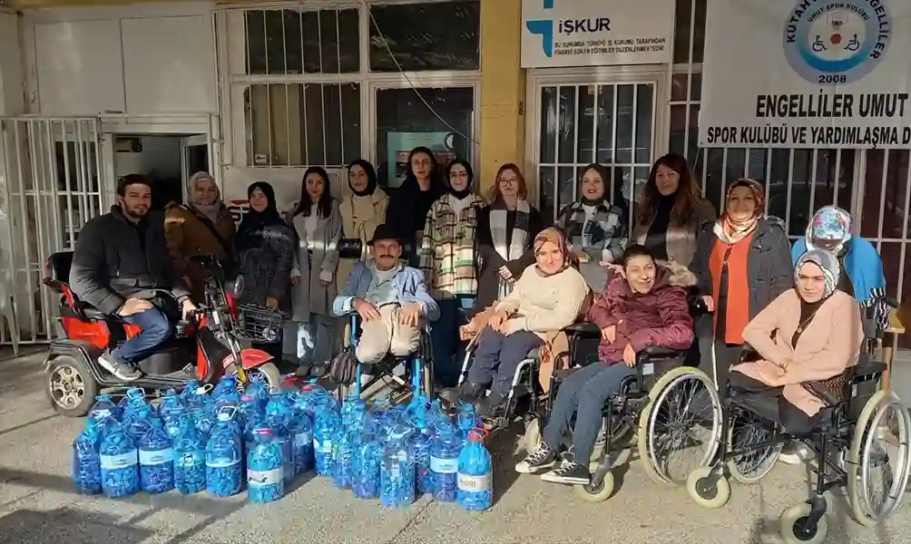 Kütahya’da öğrenciler engelliler için 30 bin mavi kapak topladı