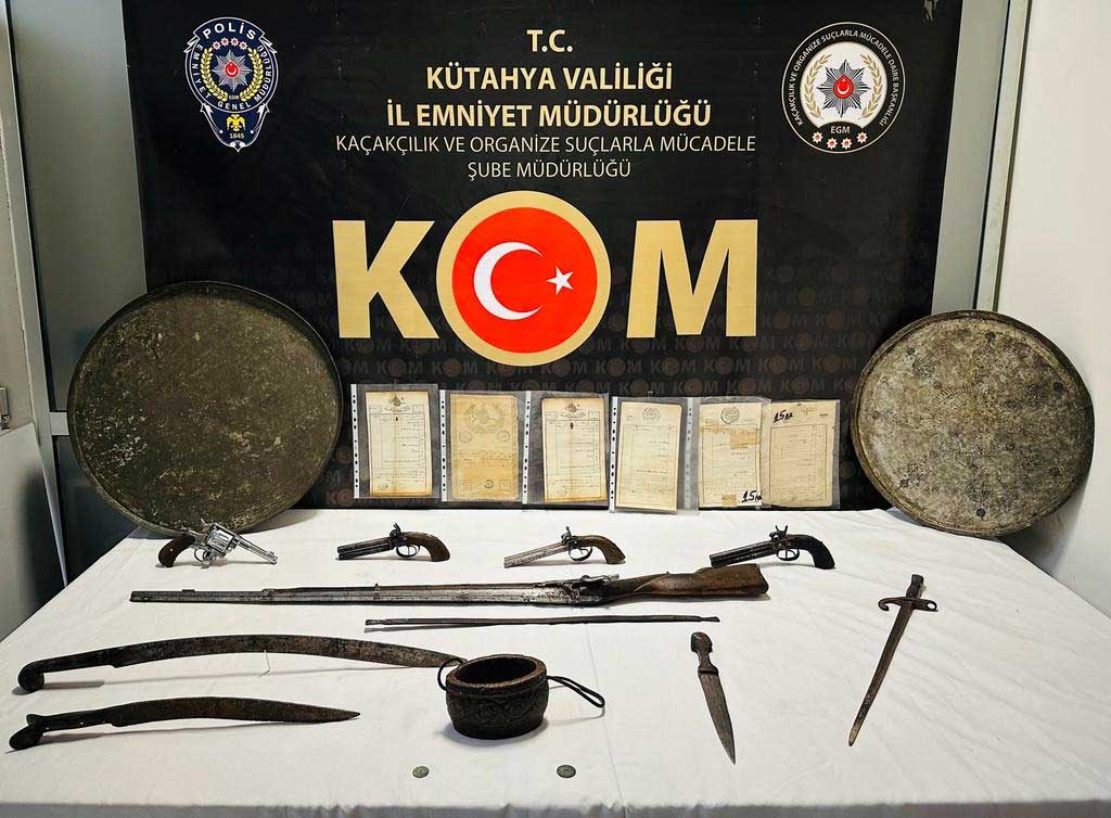 Kütahya'da tarihi eser olarak değerlendirilen malzemeler ele geçirildi