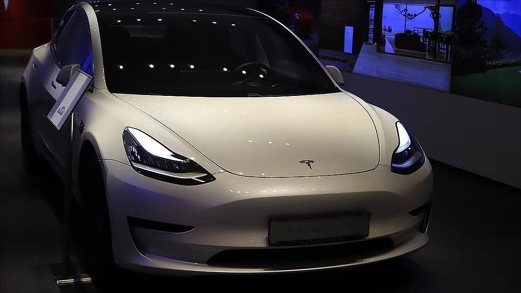 Tesla 120 bin 423 aracını geri çağırdı