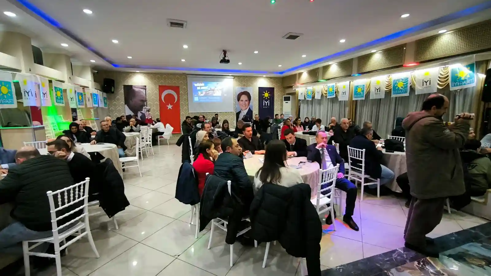 İYİ Parti adayı Tekdemir, projelerini anlattı