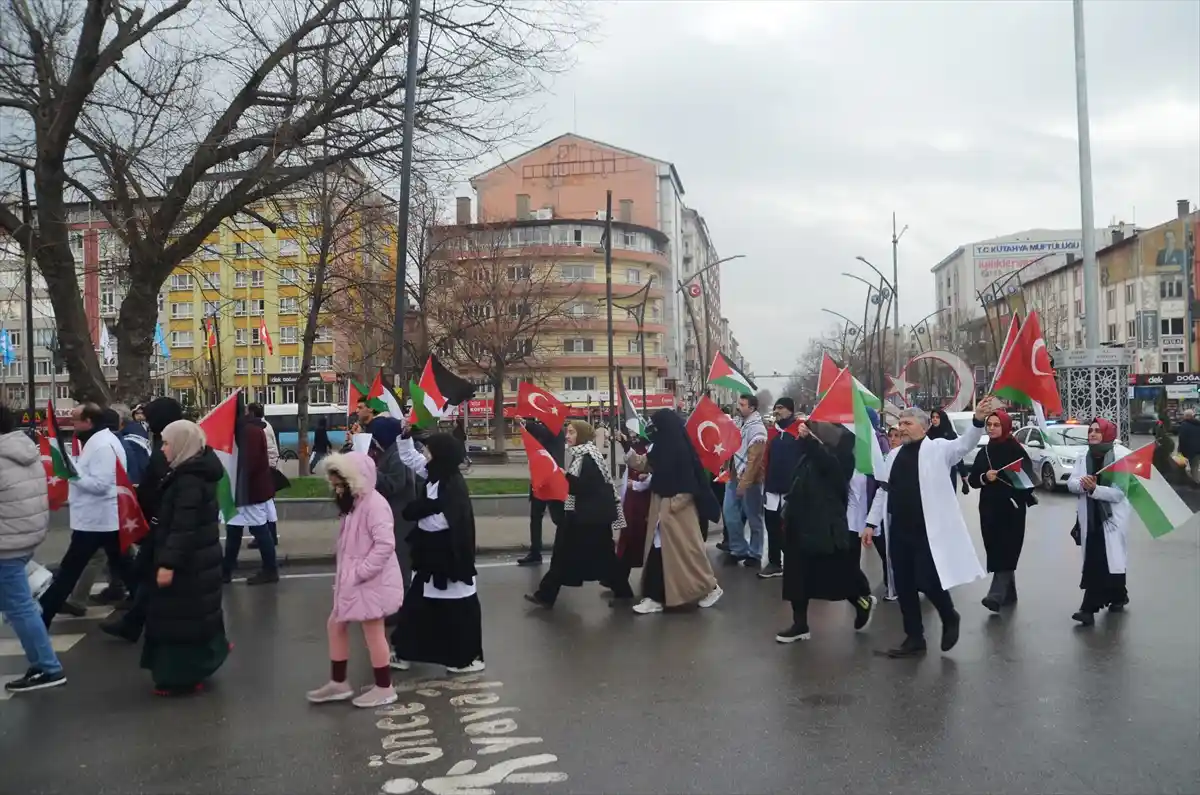 Kütahya’da sağlık çalışanları Gazze için yürüdü 