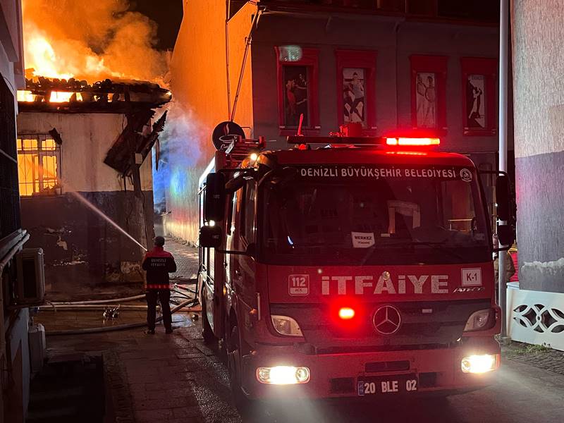 Denizli'de çıkan yangında müstakil ev kullanılamaz hale geldi