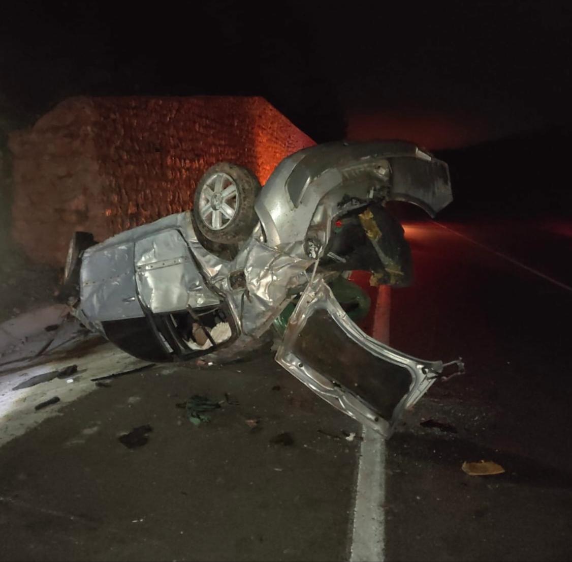 Kütahya'da otomobil takla atarak devrildi