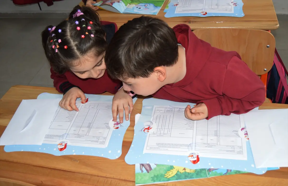 Kütahya’da öğrenciler karne sevinci yaşadı