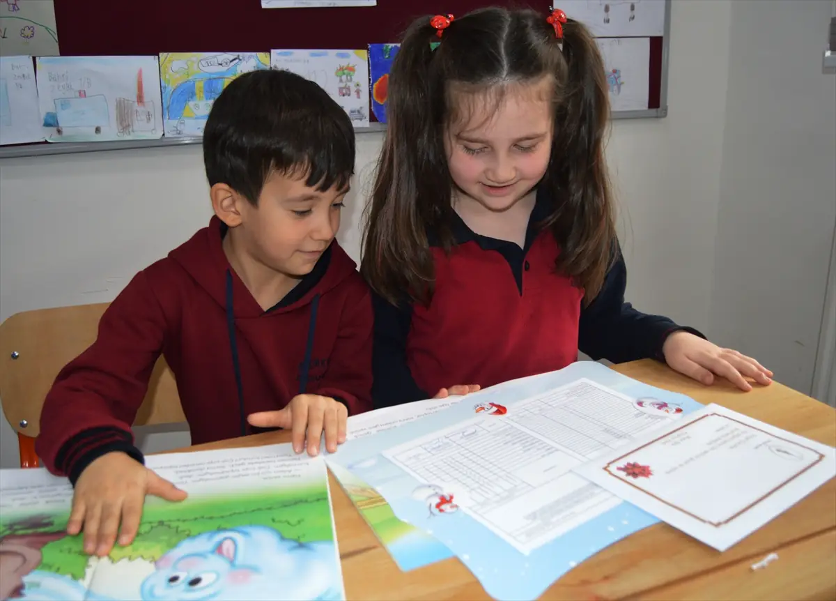 Kütahya’da öğrenciler karne sevinci yaşadı