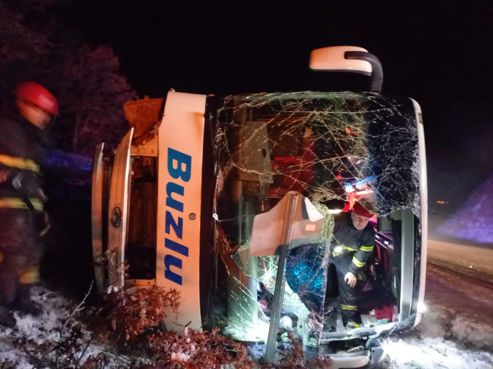 Kütahya'da yolcu otobüsü devrildi, yaralılar var