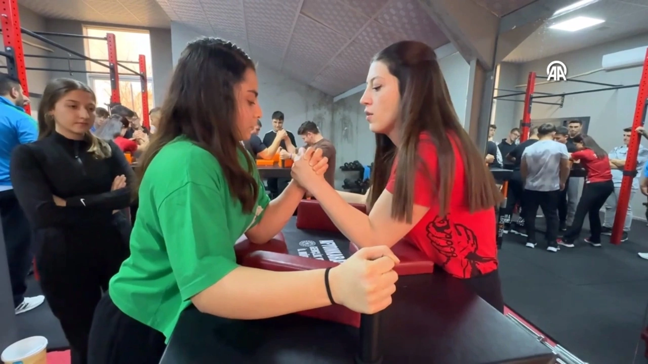 Bilek güreşinin şampiyon çSultançı, yeni madalyalar için iddialı