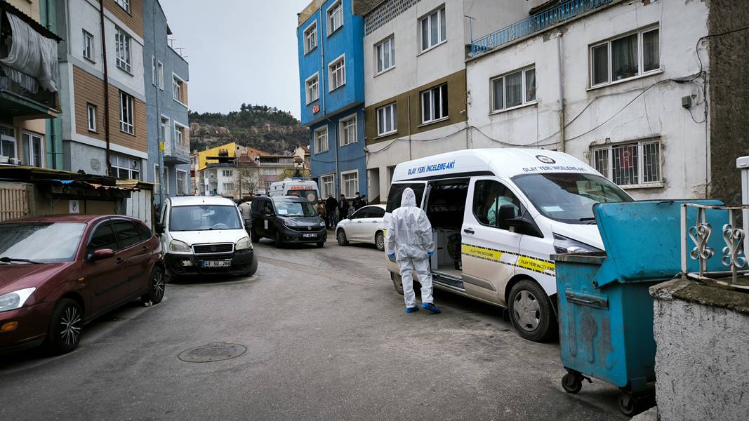 Kütahya'da bir kişi apartman dairesinde ölü bulundu