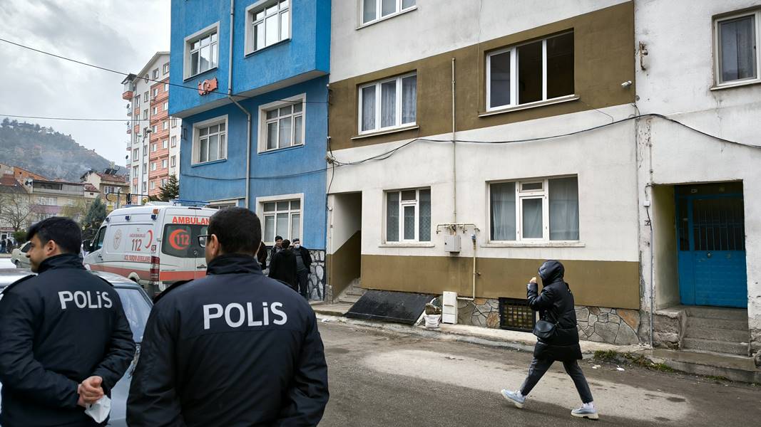 Kütahya'da bir kişi apartman dairesinde ölü bulundu