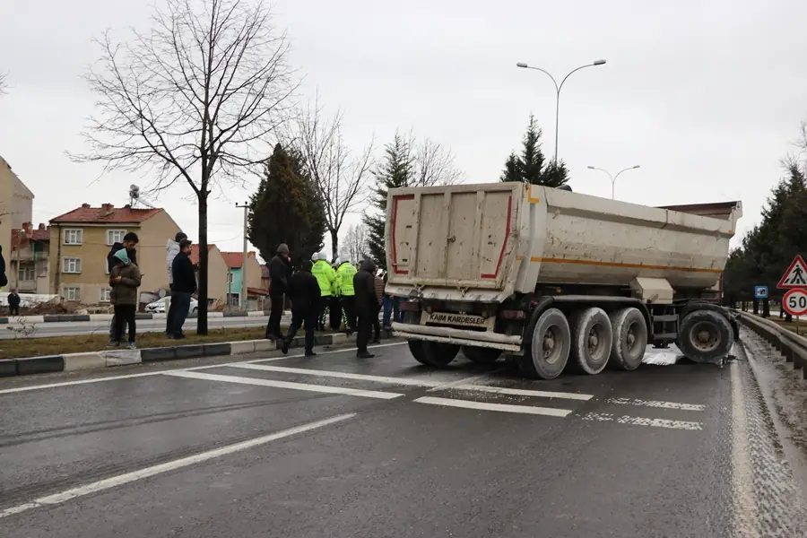 Kütahya-Afyonkarahisar çevre yolunda trafik kazası (3)