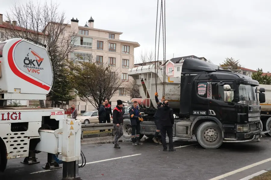 Kütahya-Afyonkarahisar çevre yolunda trafik kazası (3)