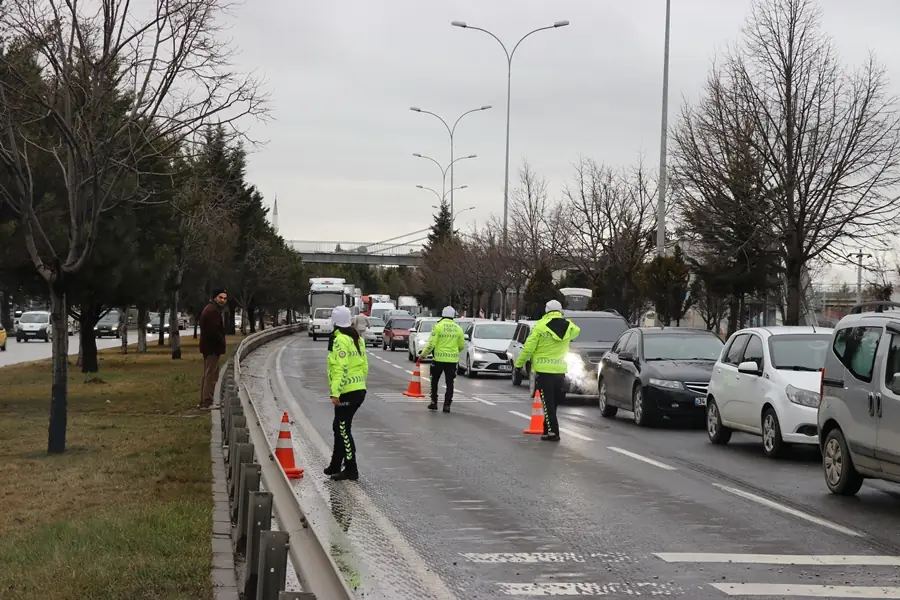 Kütahya-Afyonkarahisar çevre yolunda trafik kazası (3)