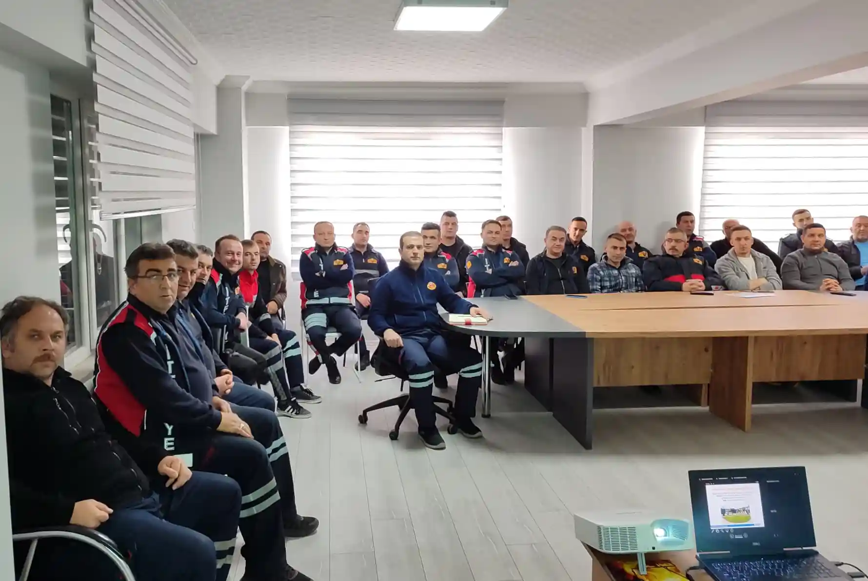 Kütahya'da itfaiye personeline arama kurtarma eğitimi verildi