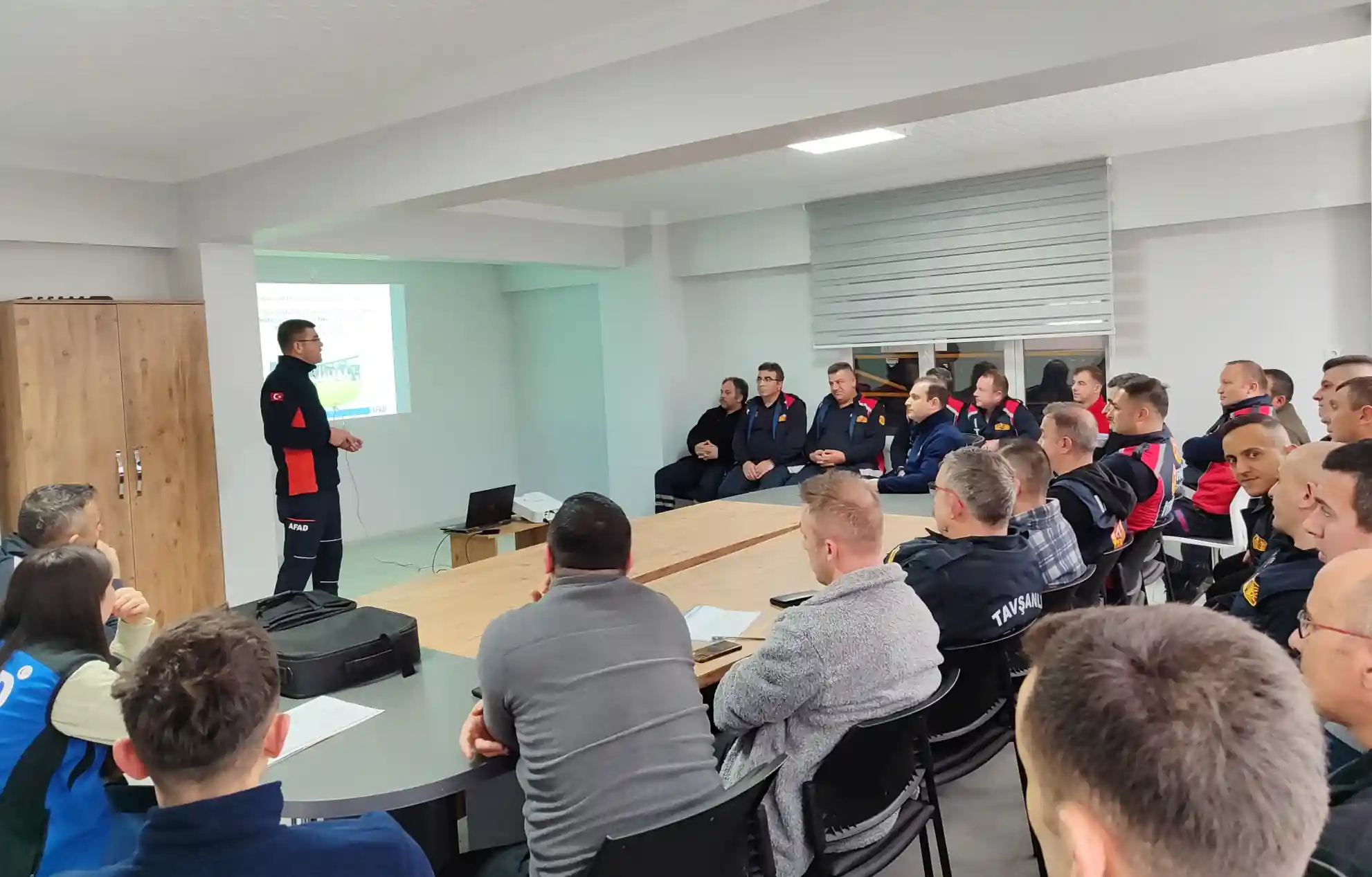 Kütahya'da itfaiye personeline arama kurtarma eğitimi verildi