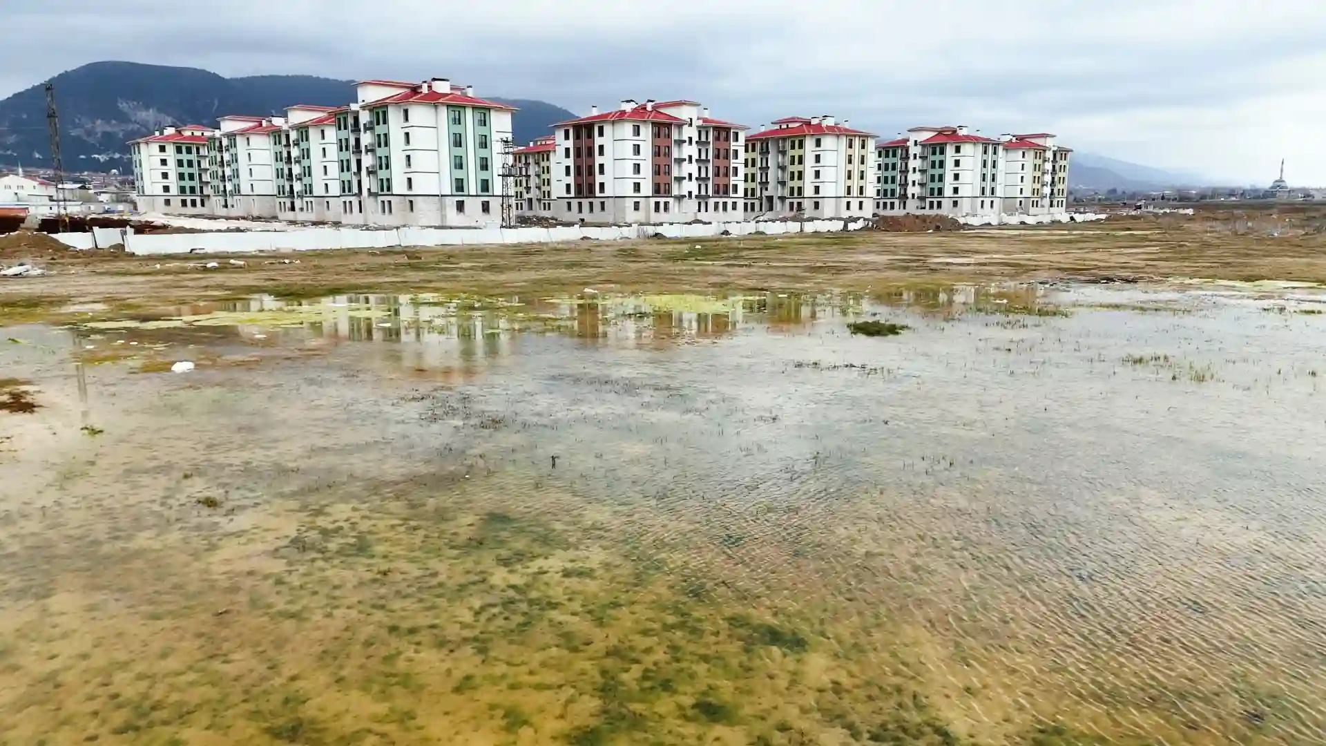 Kütahya’da kentsel dönüşüm arazisi gölete döndü