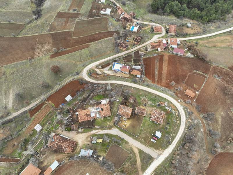 Üniversiteden mezun olup köye dönen genç, koyun sürüsünü büyütmek istiyor