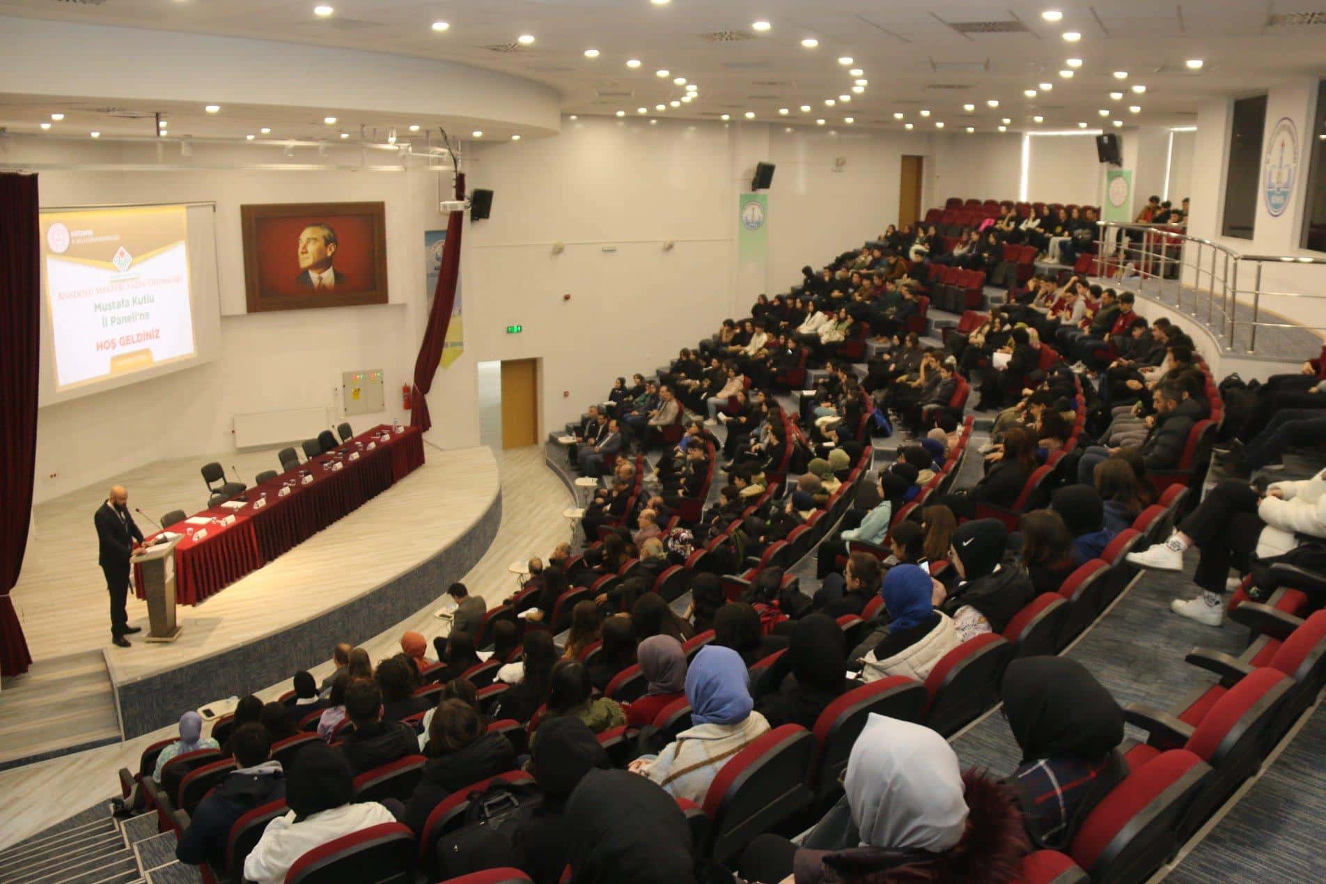 Kütahya’da Anadolu Mektebi Yazar Okumaları il paneli yapıldı