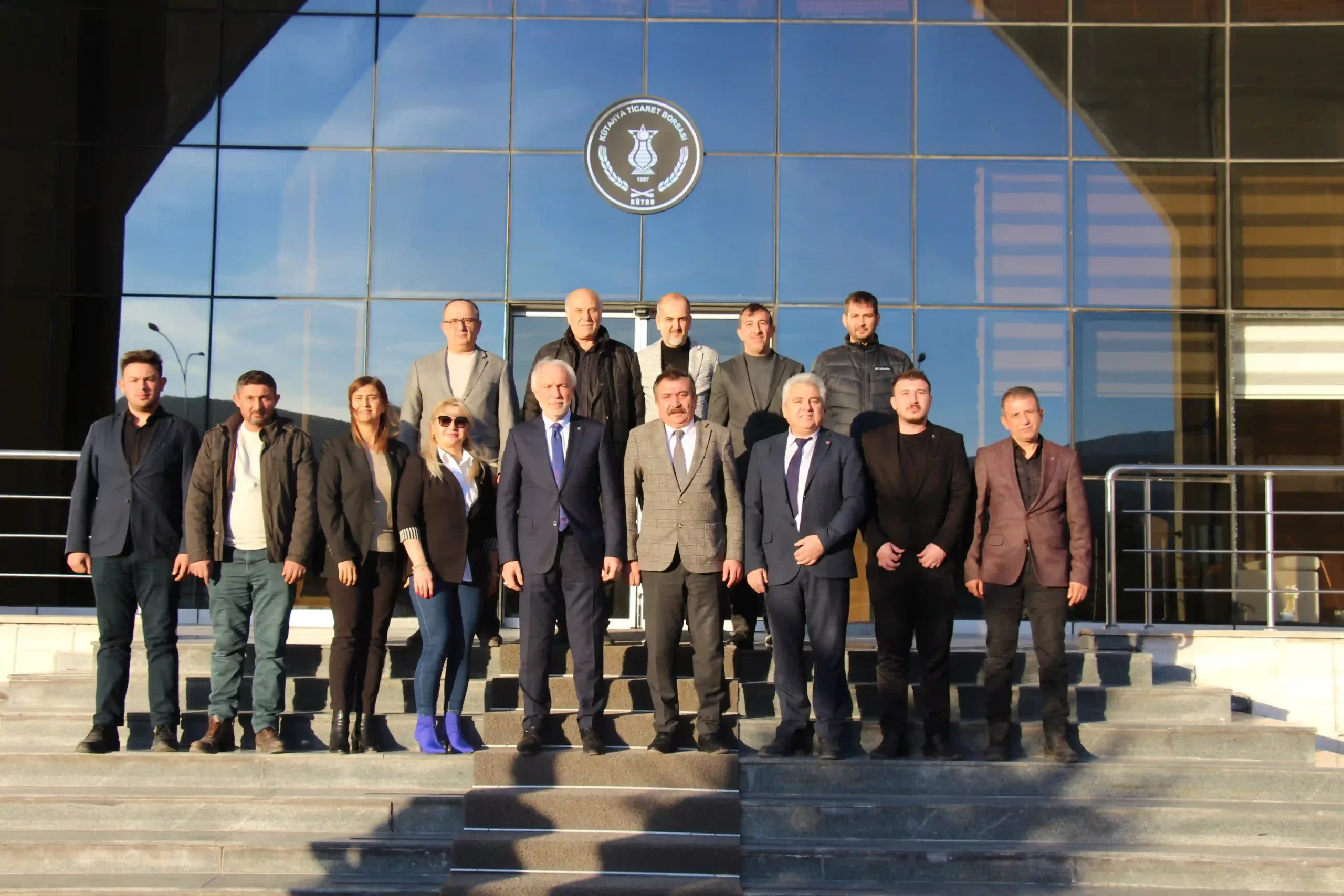 AK Parti Kütahya Belediye Başkanı adayı Saraçoğlu’ndan KÜTBO’ya ziyaret