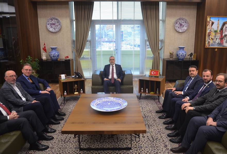 Bakan Işıkhan, Kütahya'da bir takım ziyaretlerde bulundu