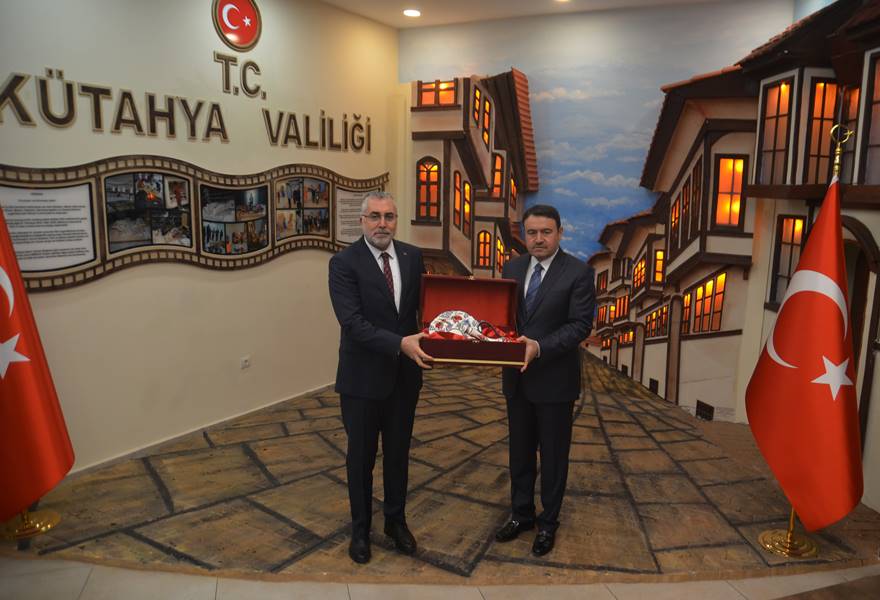 Bakan Işıkhan, Kütahya'da bir takım ziyaretlerde bulundu